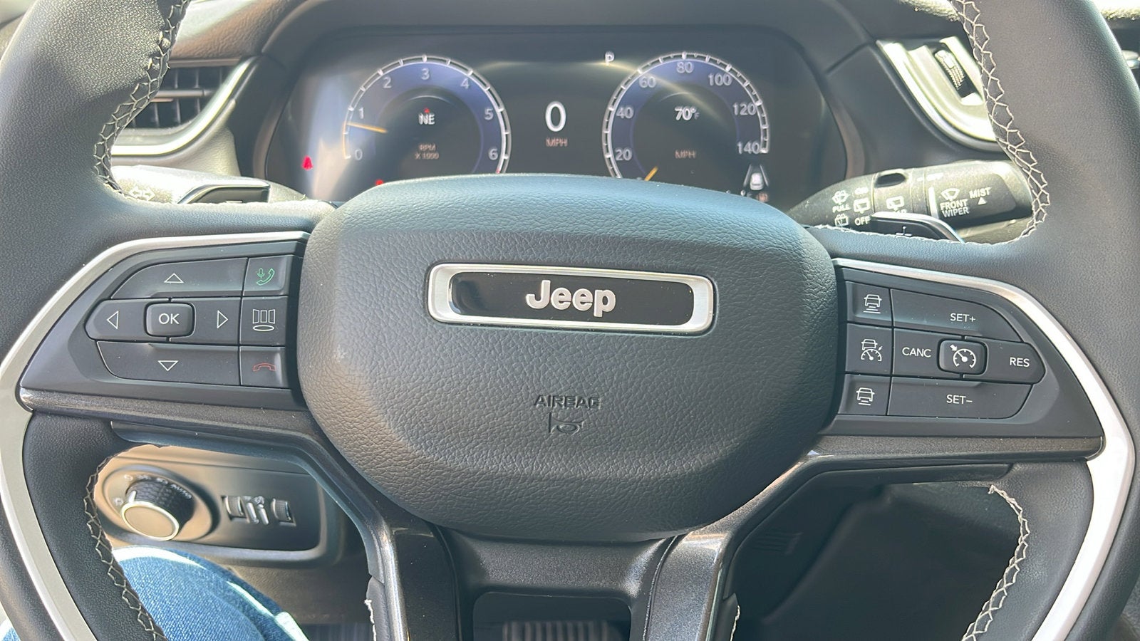 2023 Jeep Grand Cherokee L Laredo 4x4