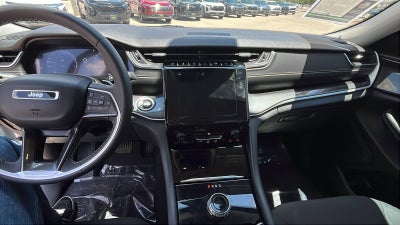 2023 Jeep Grand Cherokee L Laredo 4x4