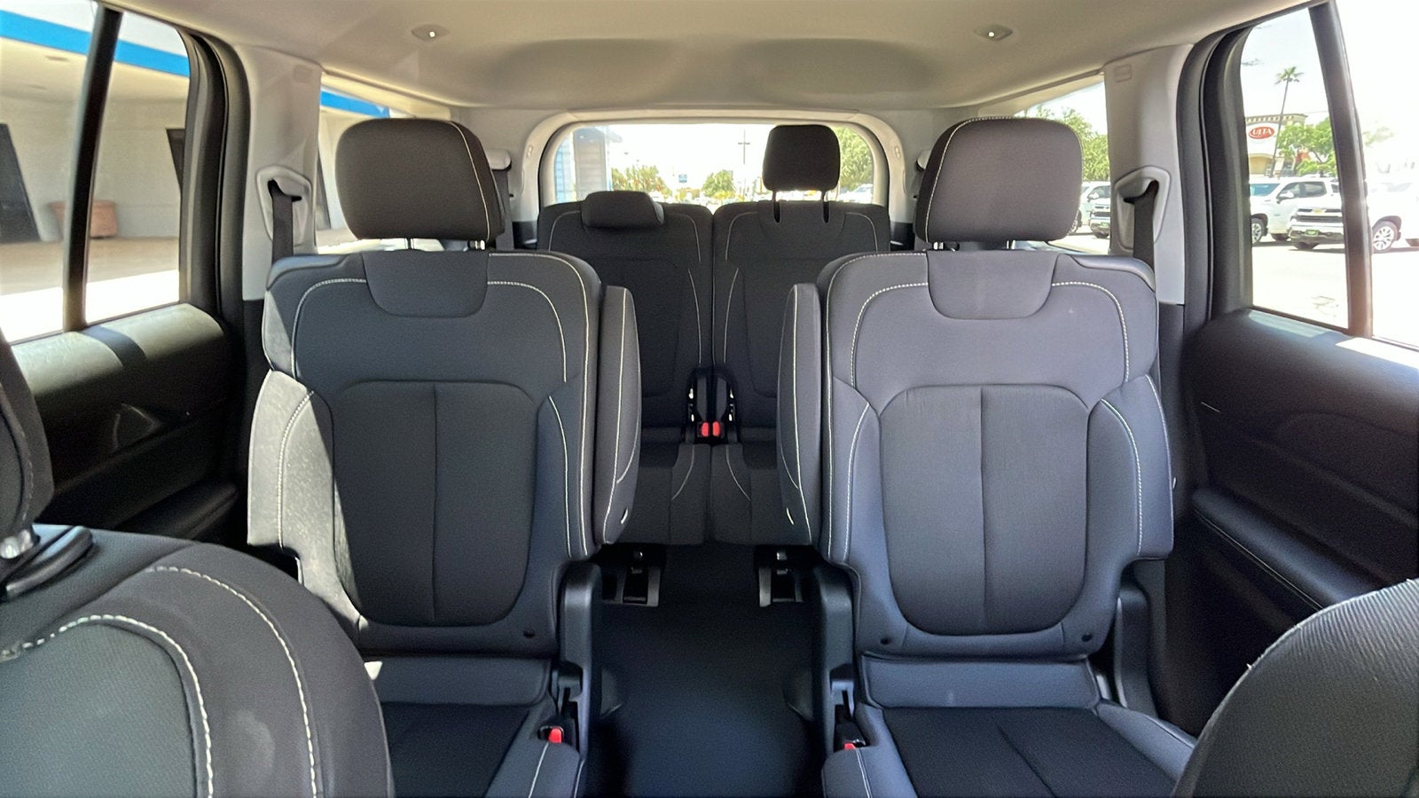 2023 Jeep Grand Cherokee L Laredo 4x4