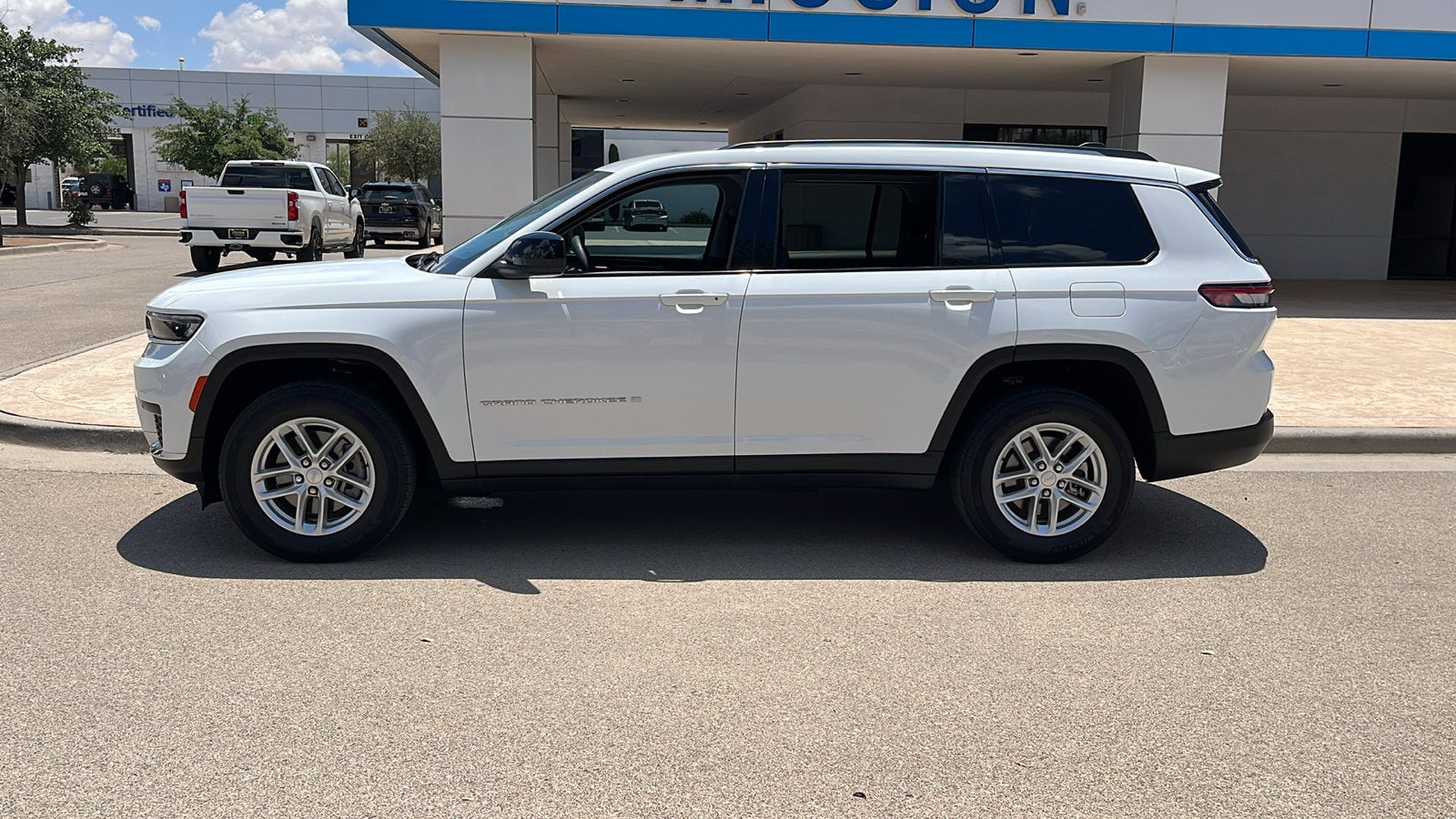 2023 Jeep Grand Cherokee L Laredo 4x4