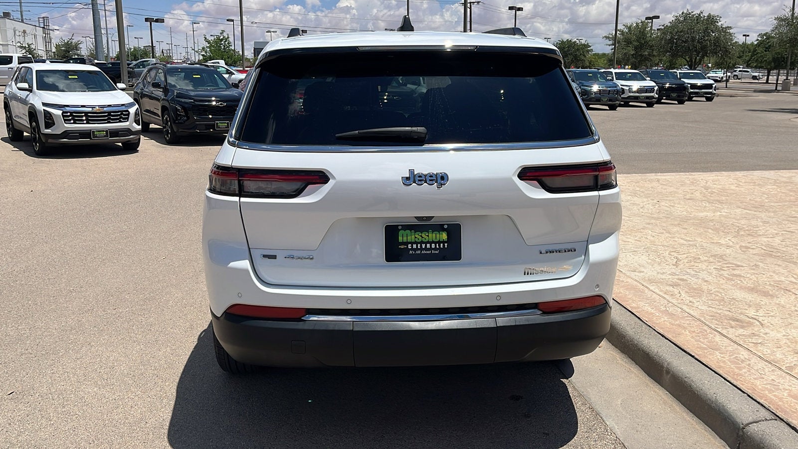 2023 Jeep Grand Cherokee L Laredo 4x4