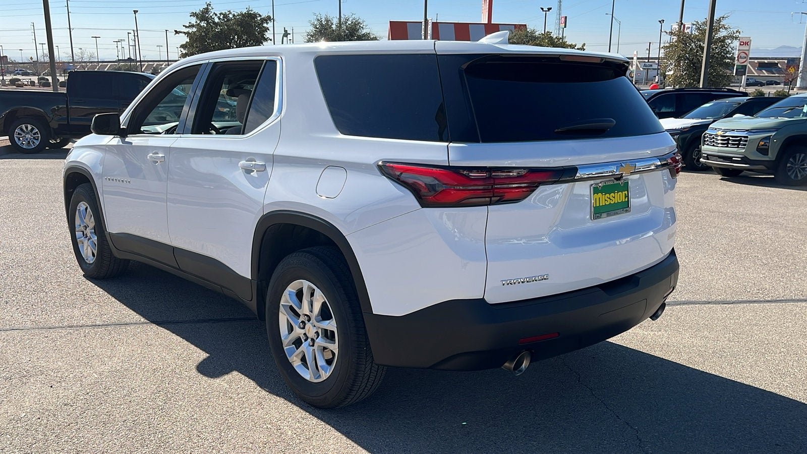 2023 Chevrolet Traverse LS