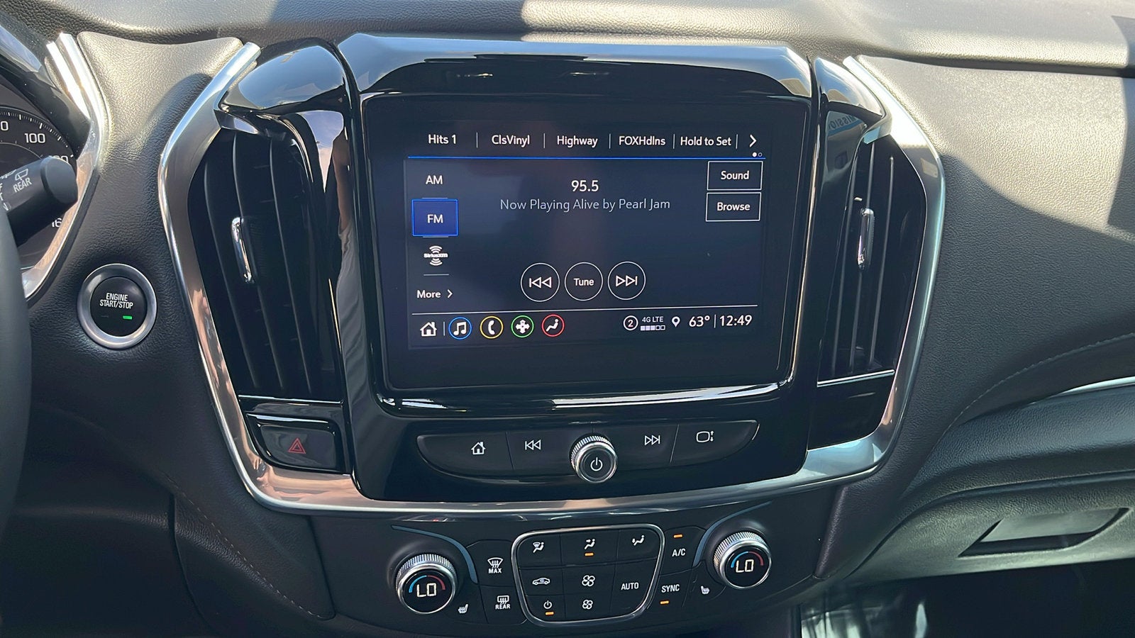 2023 Chevrolet Traverse LT Cloth