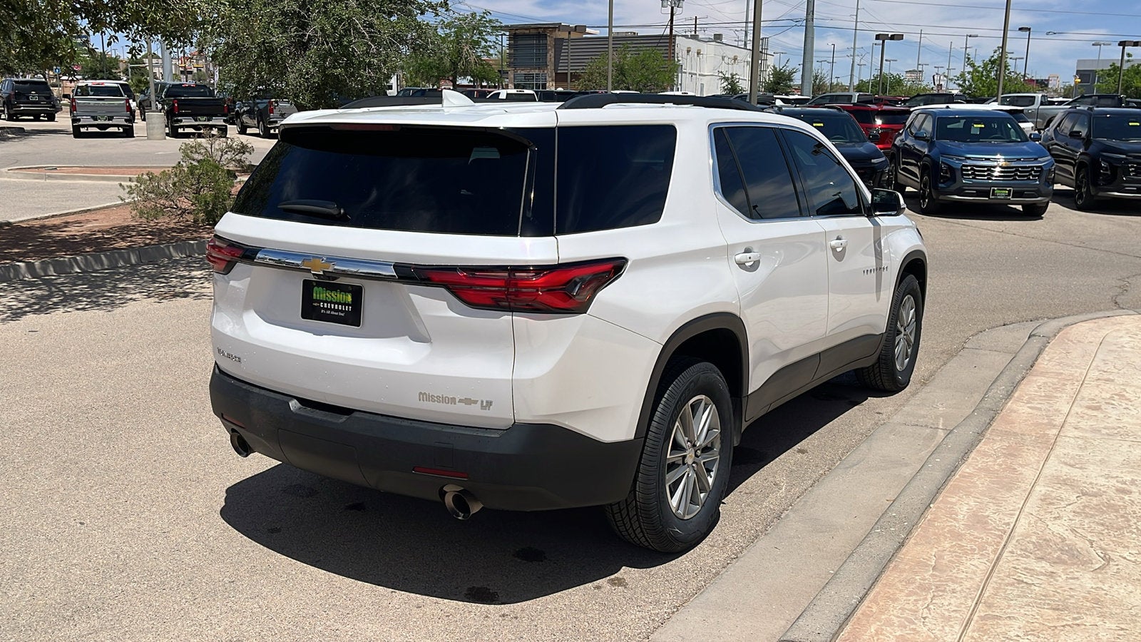 2023 Chevrolet Traverse LT Cloth