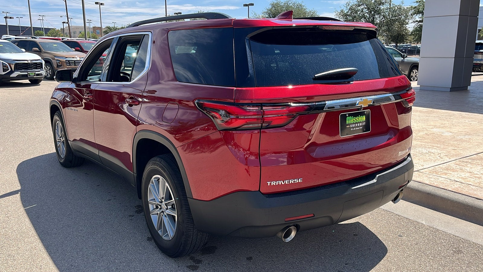 2023 Chevrolet Traverse LT Cloth