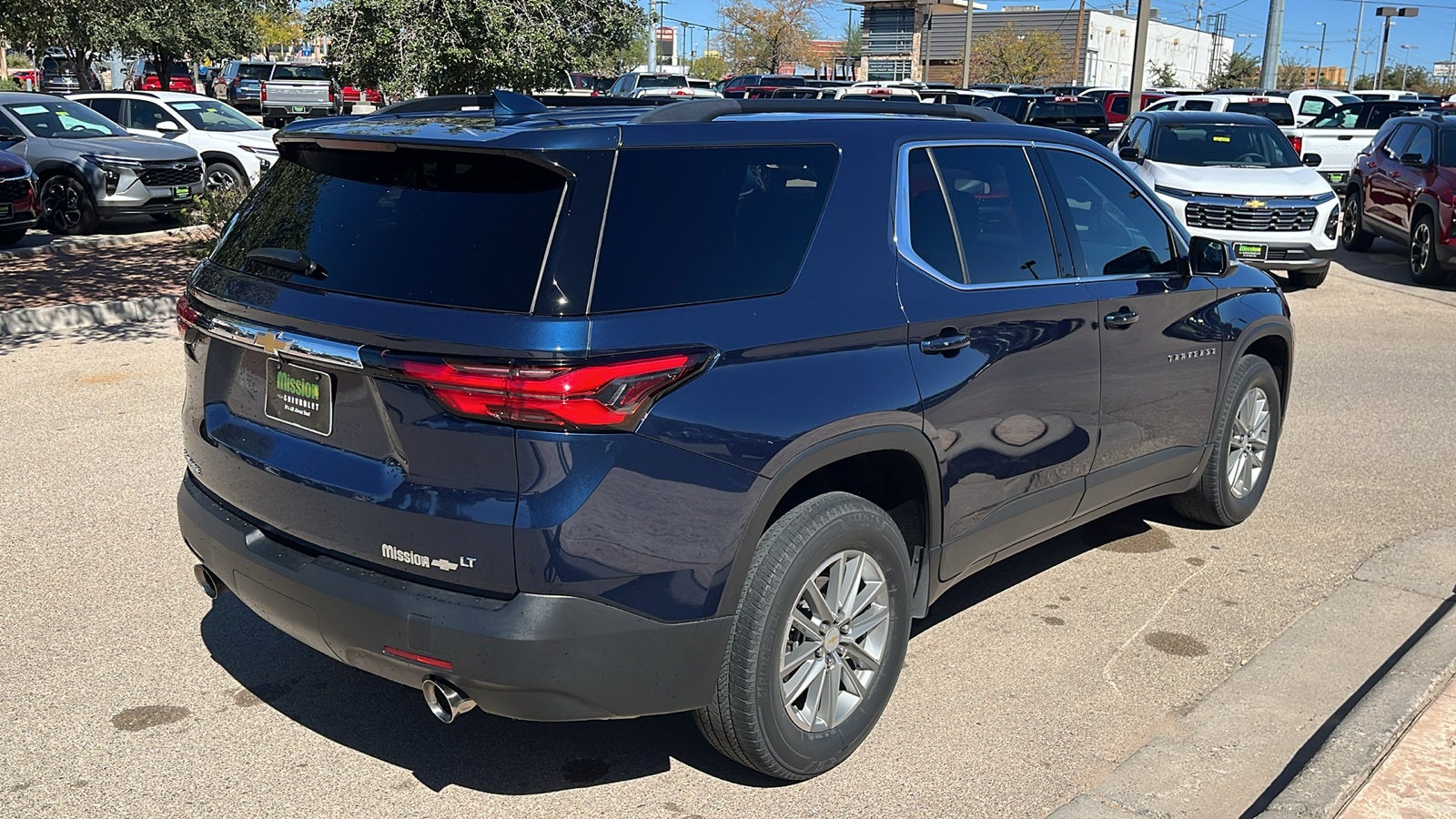 2023 Chevrolet Traverse LT Cloth