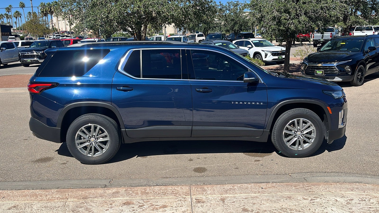 2023 Chevrolet Traverse LT Cloth