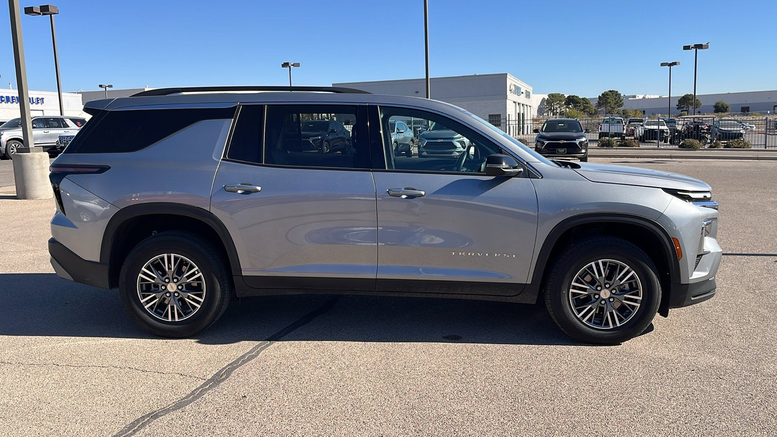 2025 Chevrolet Traverse LT