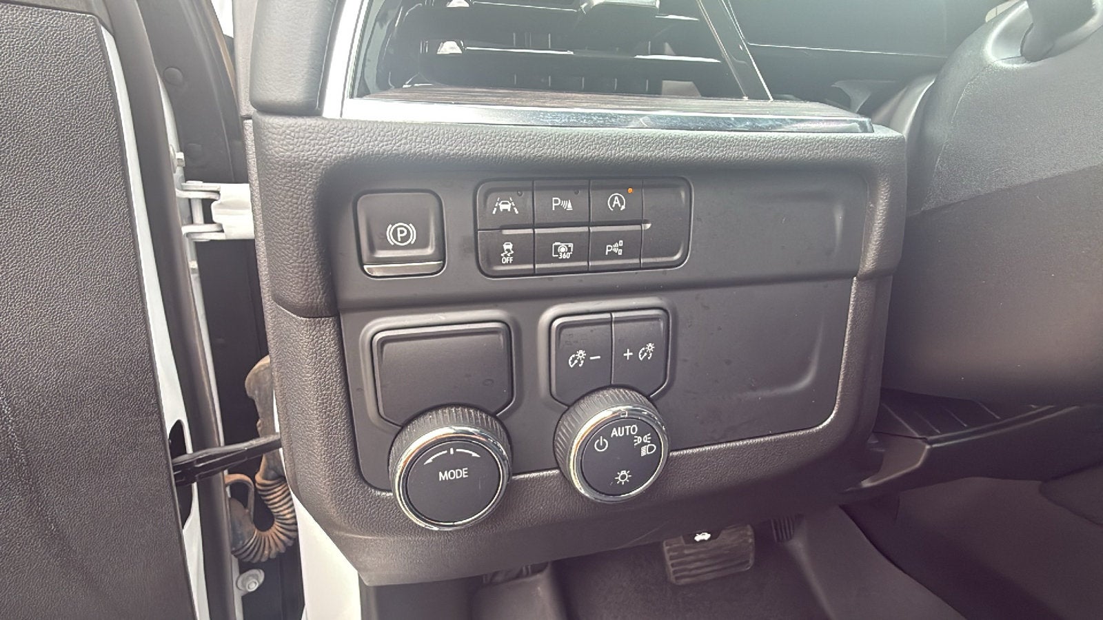 2025 Chevrolet Suburban LS