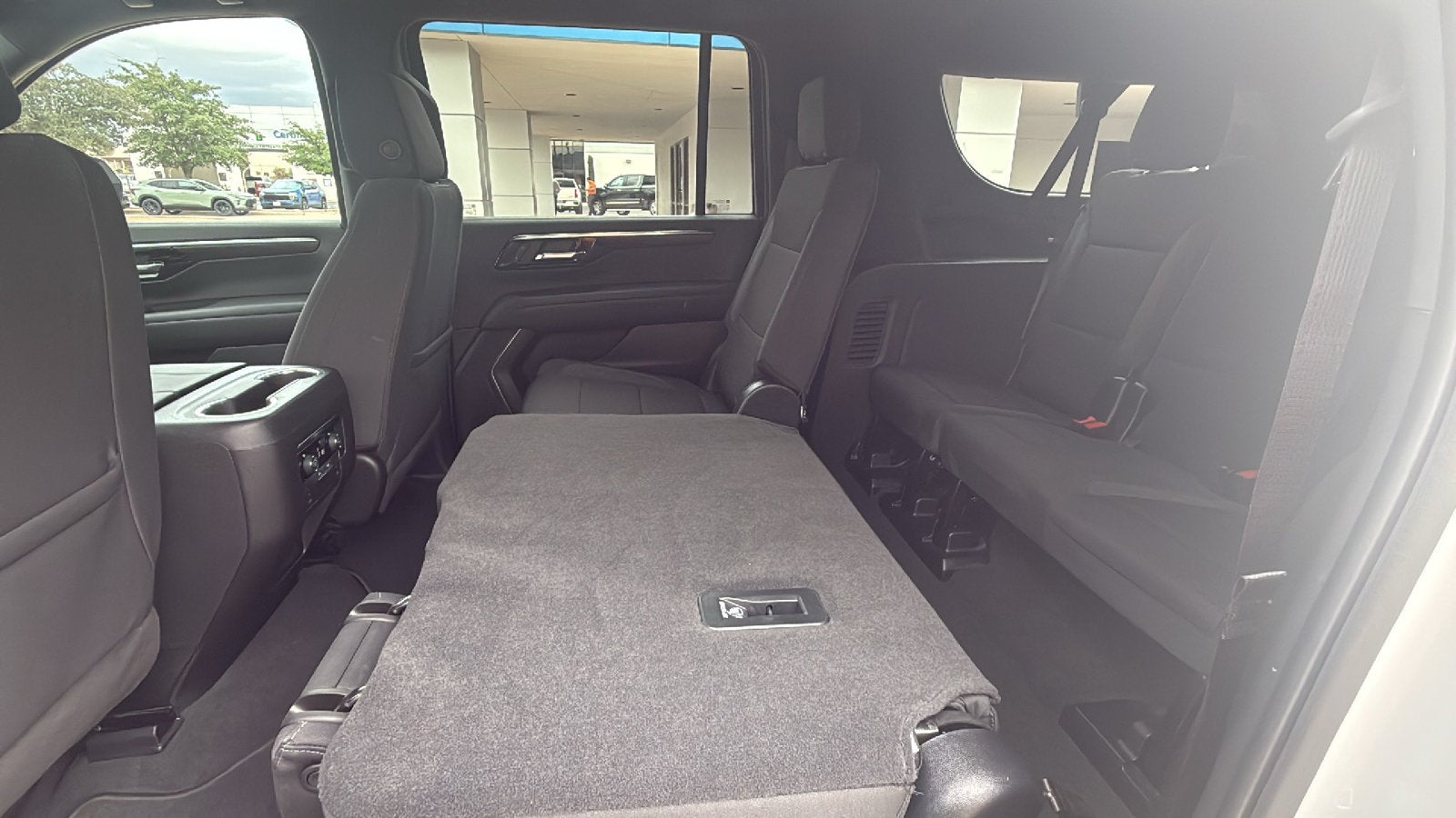 2025 Chevrolet Suburban LS