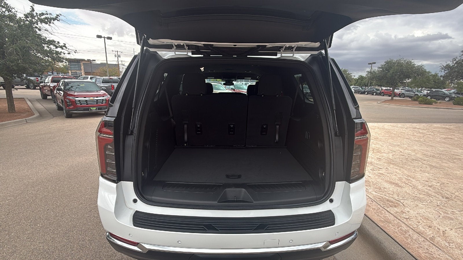 2025 Chevrolet Suburban LS