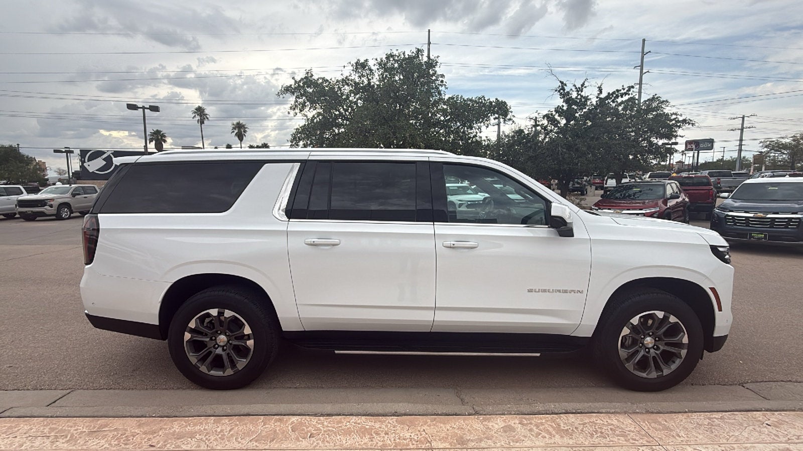 2025 Chevrolet Suburban LS