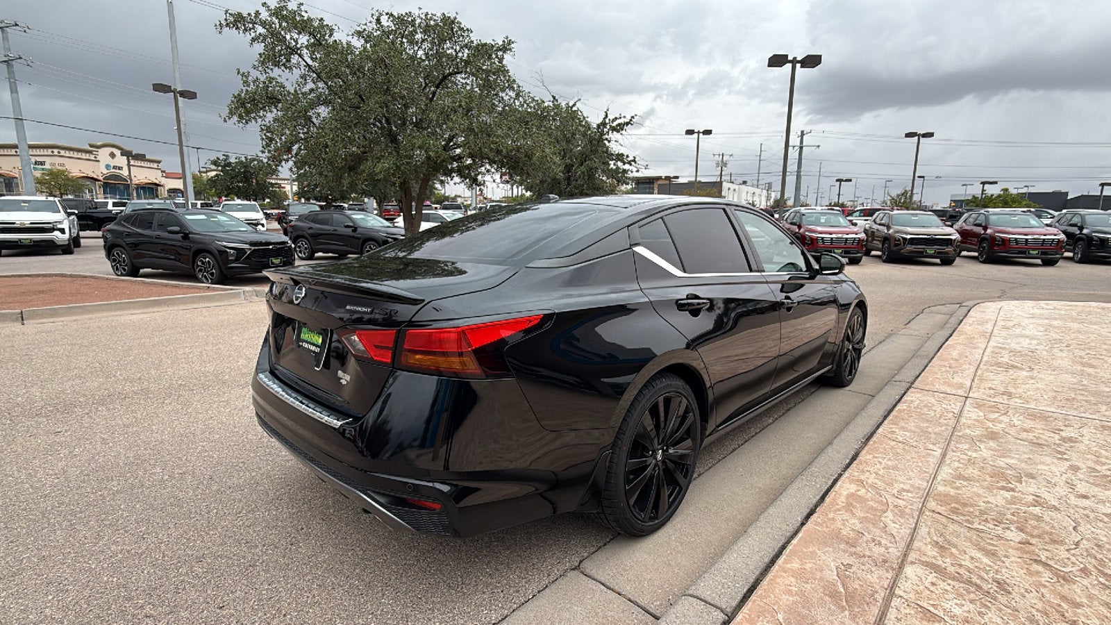 2022 Nissan Altima SR FWD