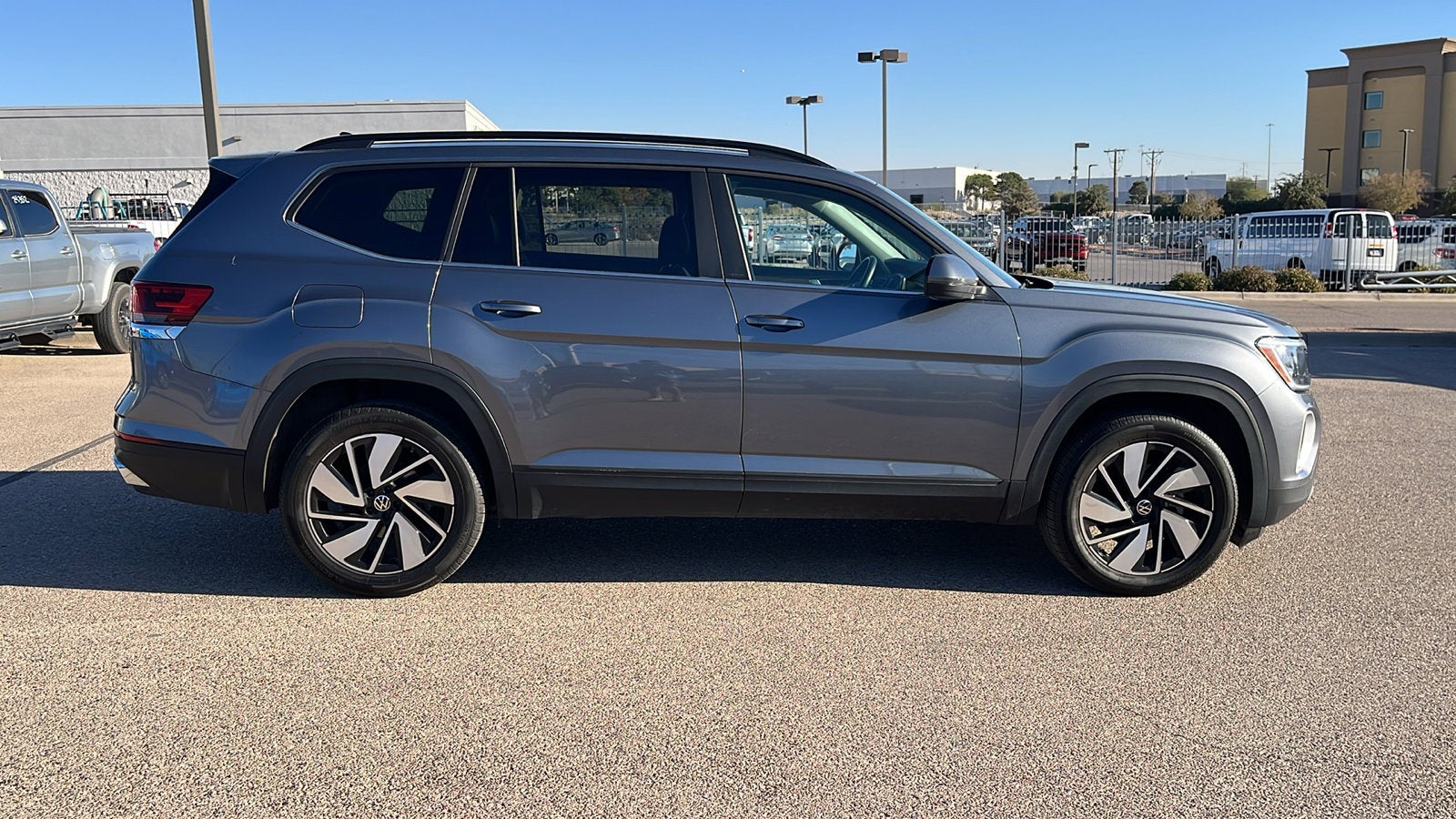 2024 Volkswagen Atlas 2.0T SE w/Technology