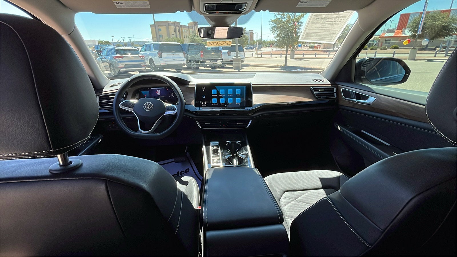 2024 Volkswagen Atlas 2.0T SE w/Technology