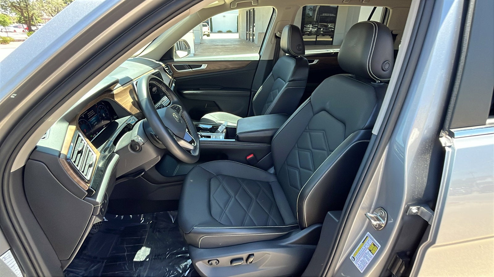 2024 Volkswagen Atlas 2.0T SE w/Technology