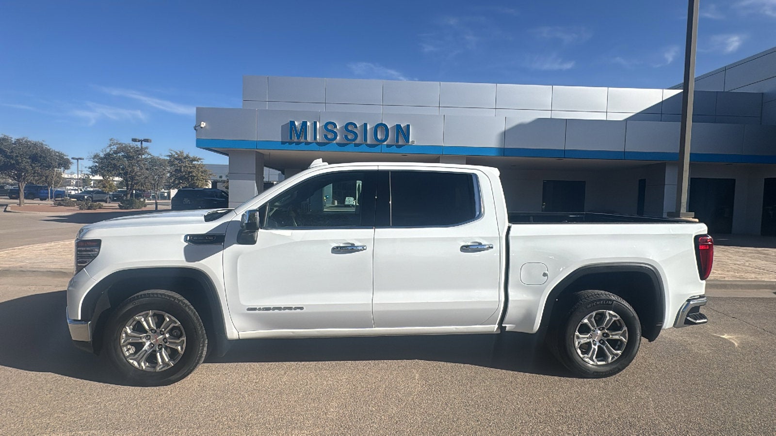 2025 GMC Sierra 1500 SLT