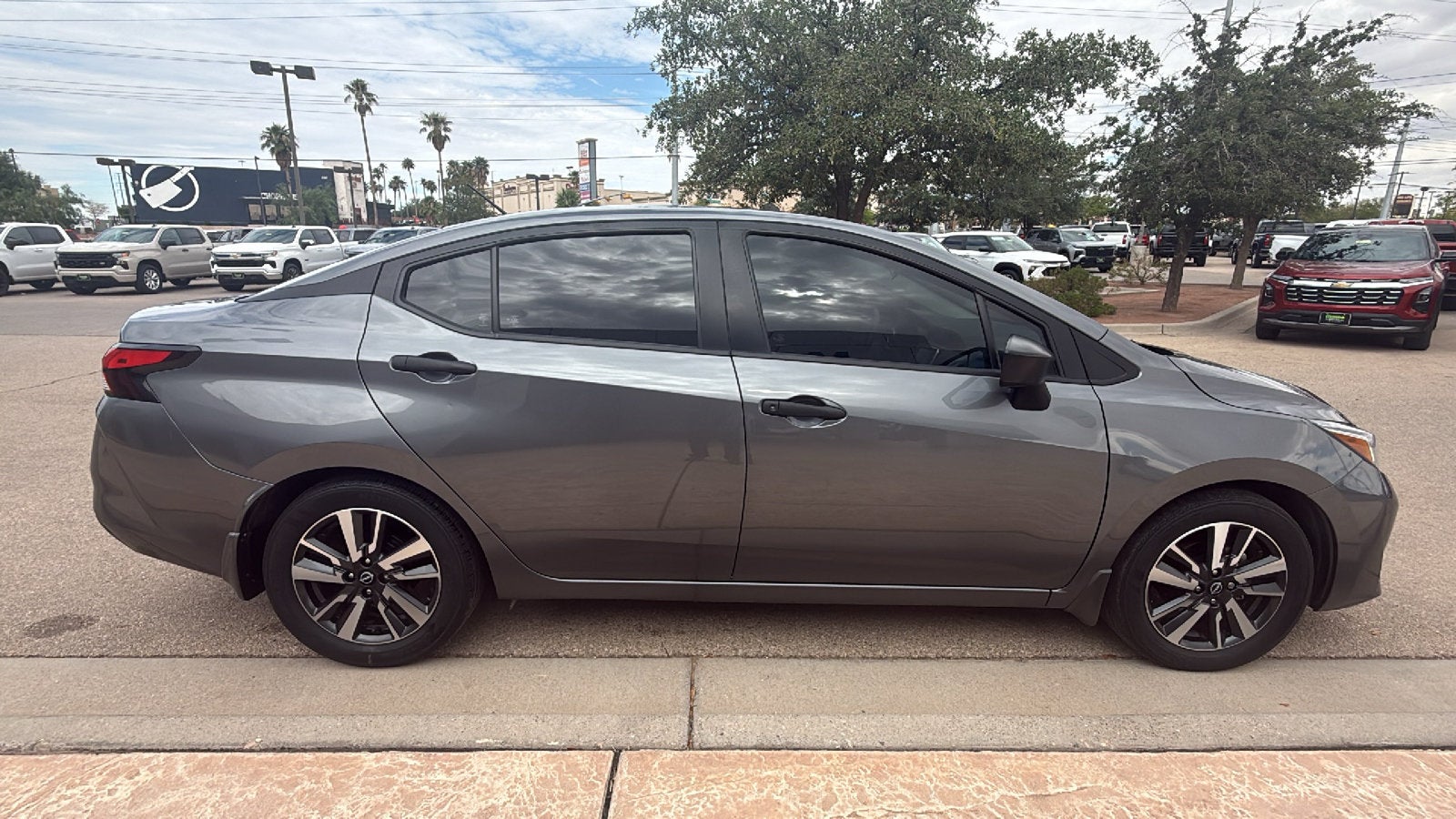 2024 Nissan Versa 1.6 S