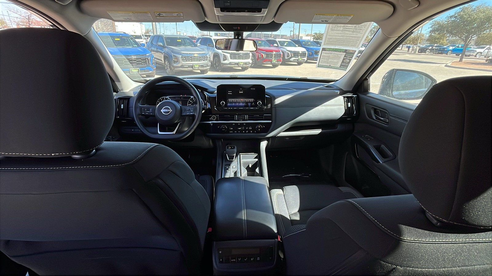 2024 Nissan Pathfinder SV