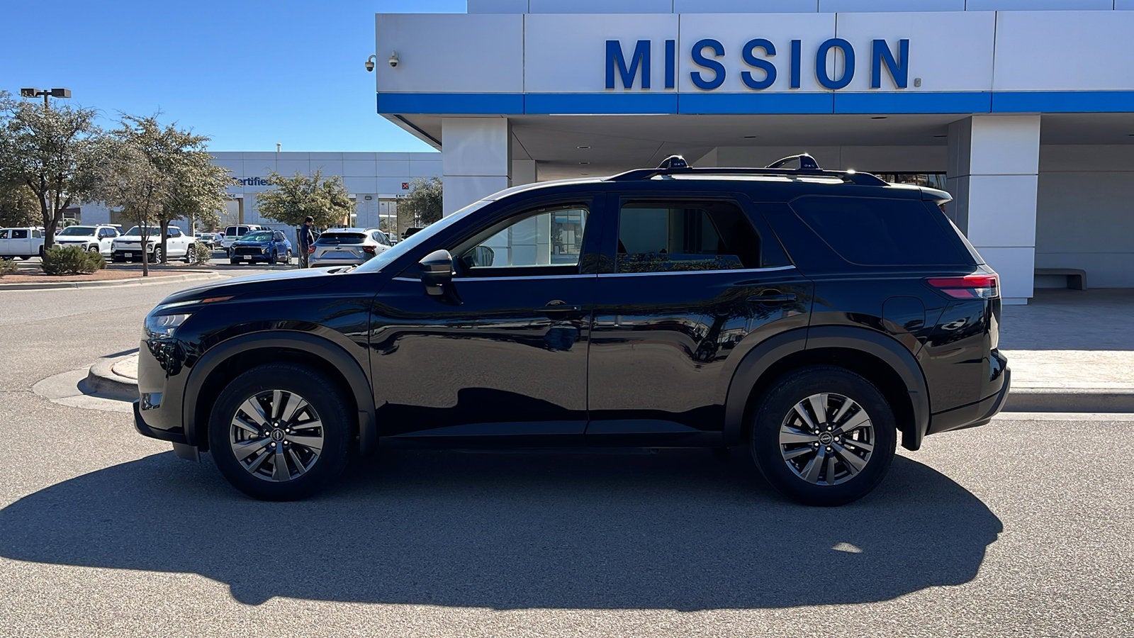 2024 Nissan Pathfinder SV