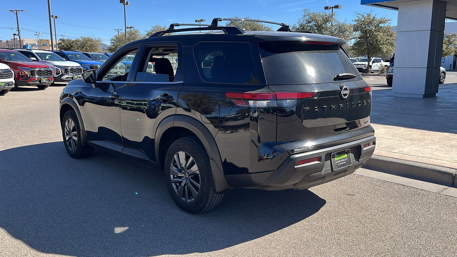 2024 Nissan Pathfinder SV