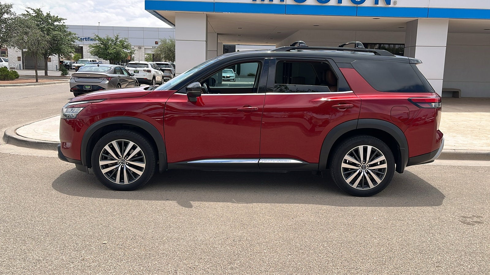 2022 Nissan Pathfinder Platinum 2WD