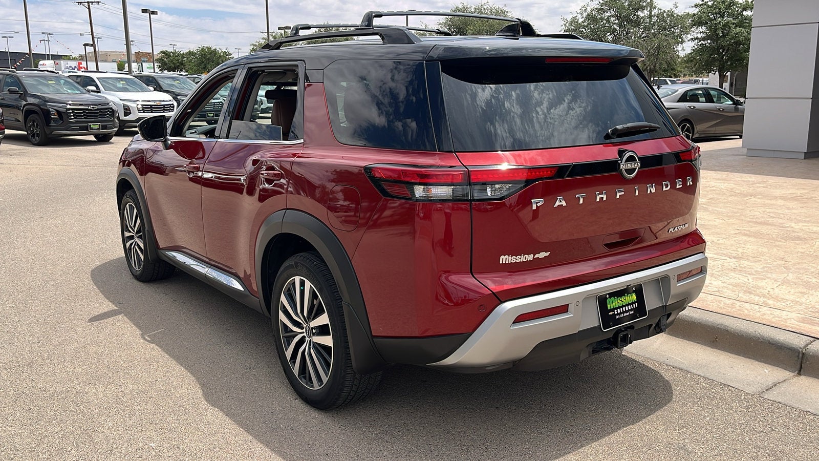 2022 Nissan Pathfinder Platinum 2WD