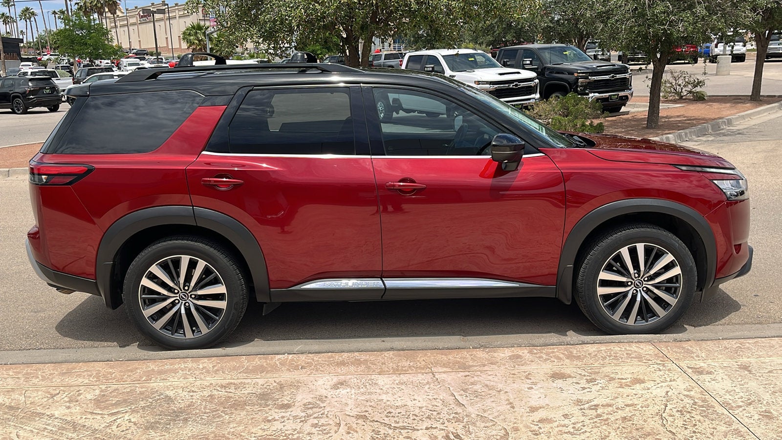 2022 Nissan Pathfinder Platinum 2WD