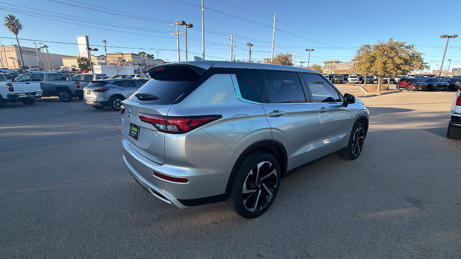 2023 Mitsubishi Outlander SE