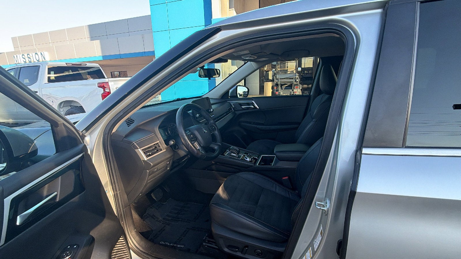 2023 Mitsubishi Outlander SE