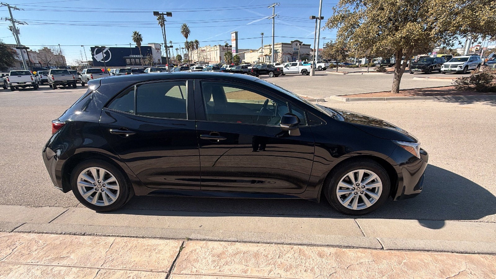 2025 Toyota Corolla Hatchback SE