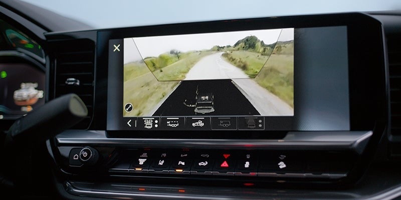 Interior camera display of the 2024 Chevrolet Silverado HD showing trailer view and driving path.