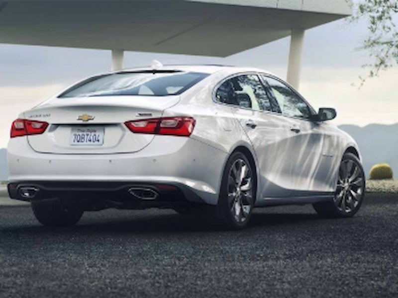 Close-up of the 2017 Chevrolet Malibu’s alloy wheel with a sleek, modern spoke design.